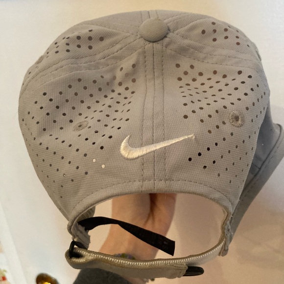 Grey/Gray NIKE baseball cap - Picture 4 of 4